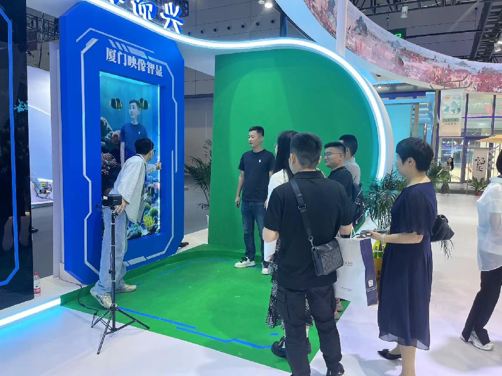 3D全息舱：未来科技的互动窗口，开启沉浸式体验新篇章